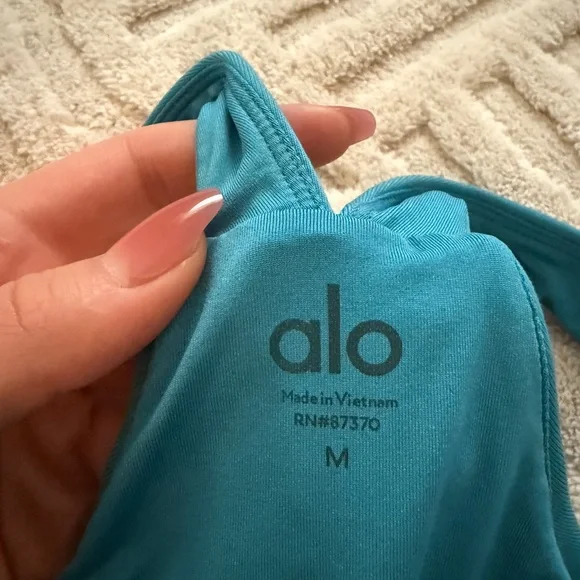 Alo Yoga Matching Set Leggings + Crop Top
Teal Blue Size M - Picture 4 of 7
